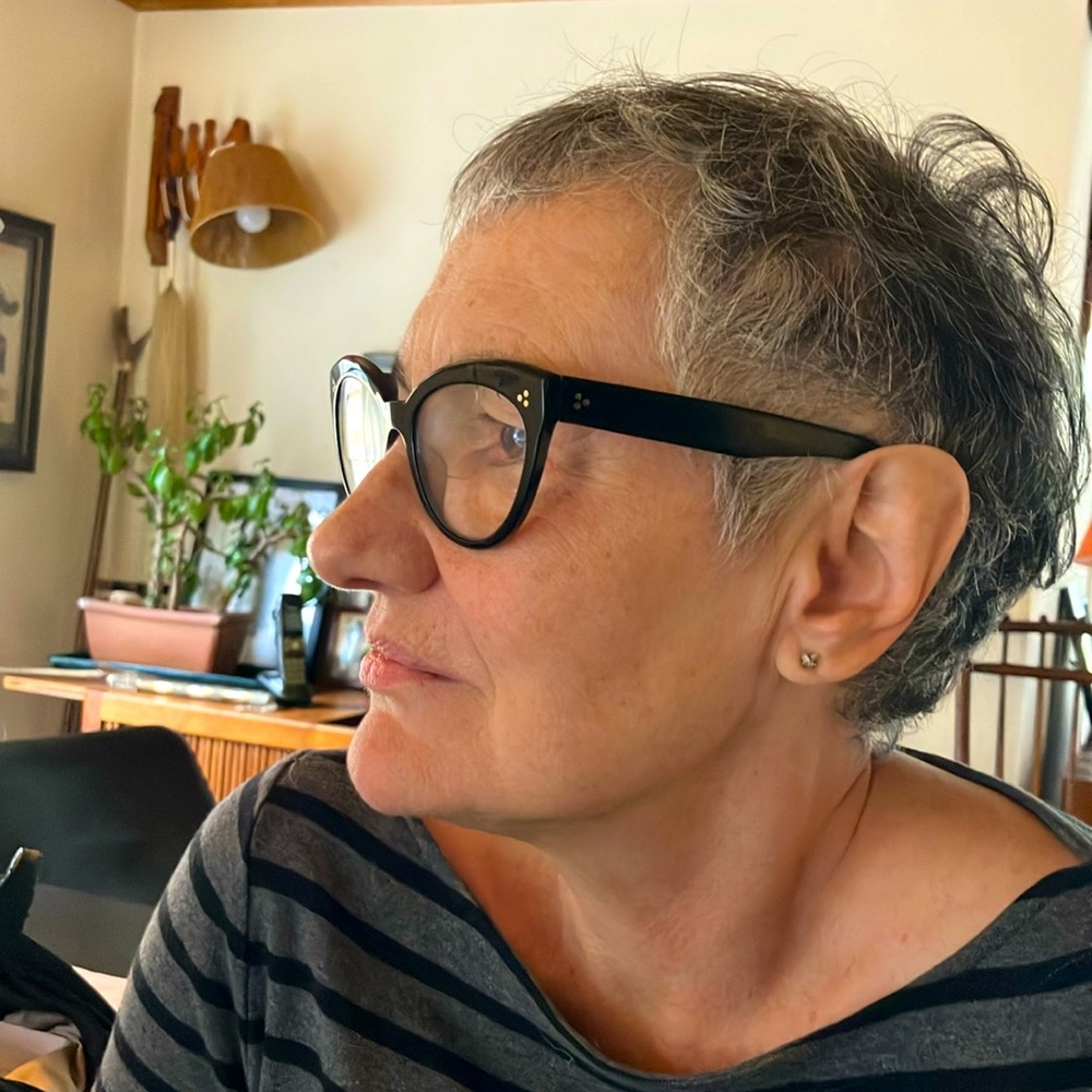 Meet your Posher, Denise 
New York based Posher